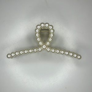 cream color pearl hair clip
